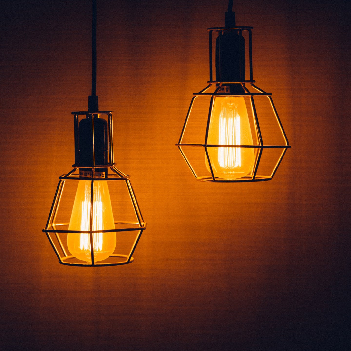Modern Minimalist Pendant Light – Warm Ambient Ceiling Lamp
